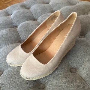 Closed toe wedge—never worn!